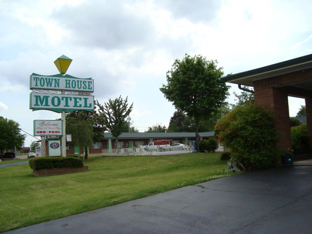 Town House Motel テューペロ エクステリア 写真